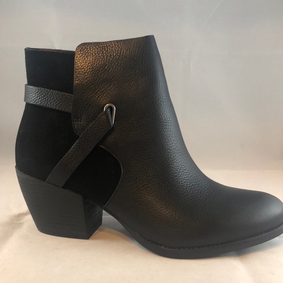 American Rag Shoes - America Rag Women’s Black leather/ Suede Boots SZ9